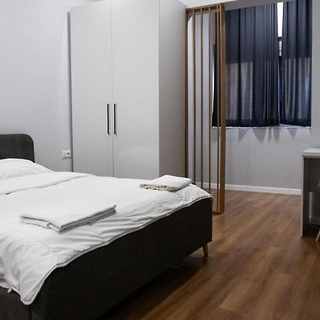 Be Solei Studio Apartments Sol 1 Тирана Екстериор снимка