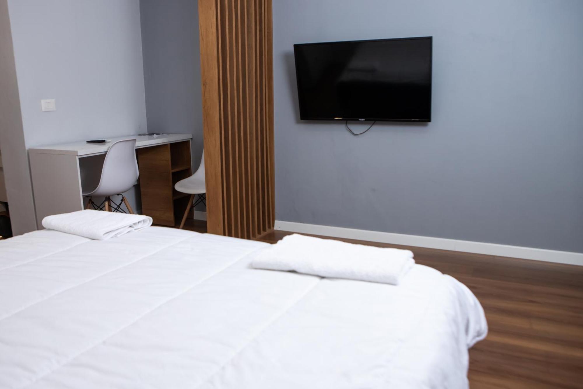 Be Solei Studio Apartments Sol 1 Тирана Екстериор снимка